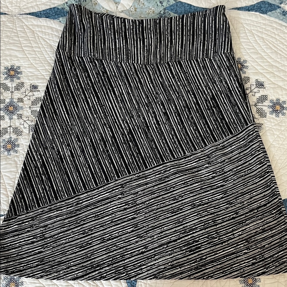 Elegant Black and White A-Line Skirt